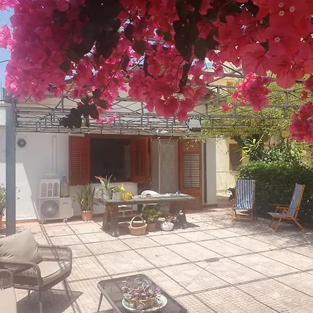 La Depandance Di Rosa Locazioni Brevi Сasa de vacaciones *